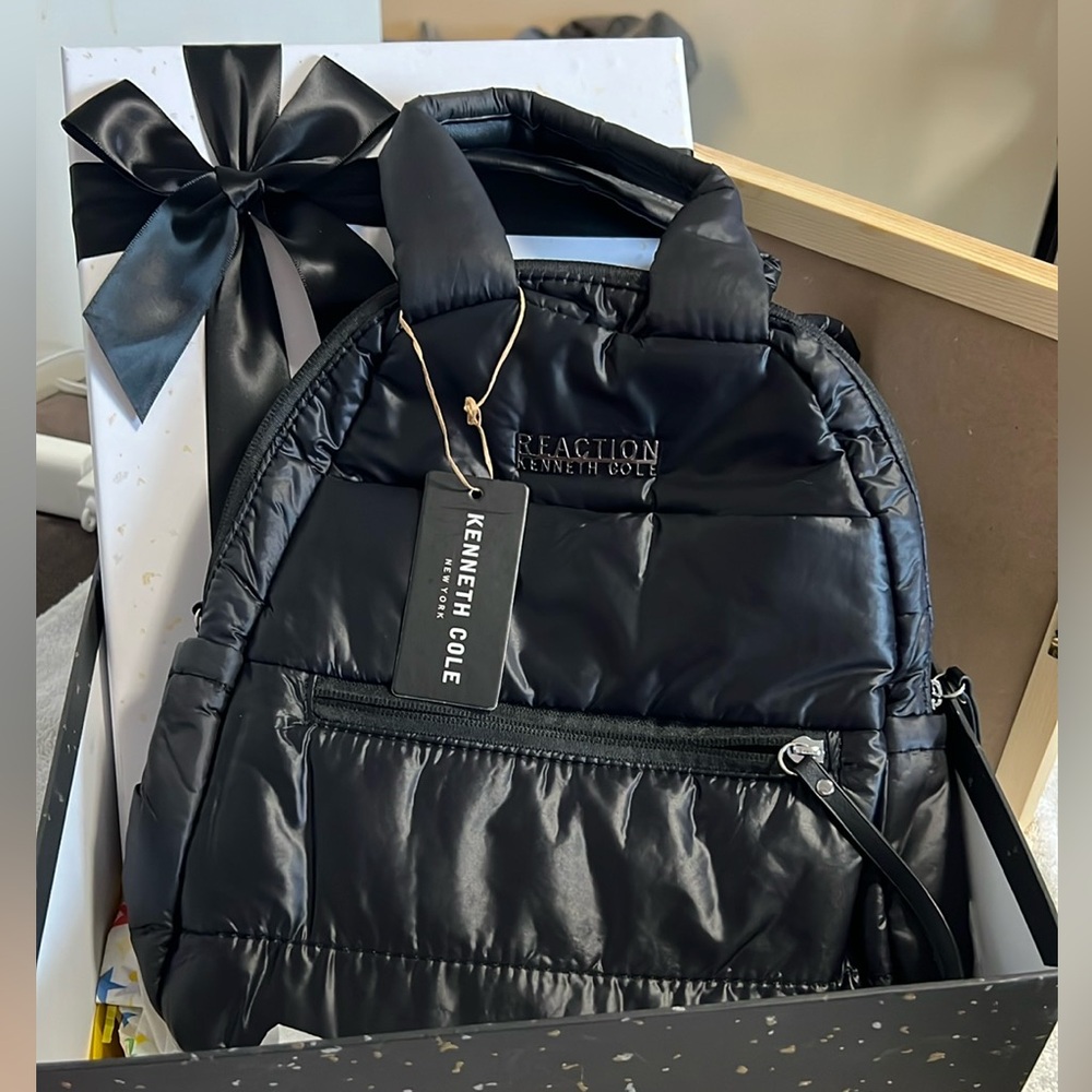 🔖 Kenneth Cole | Light Weight Black Backpack
